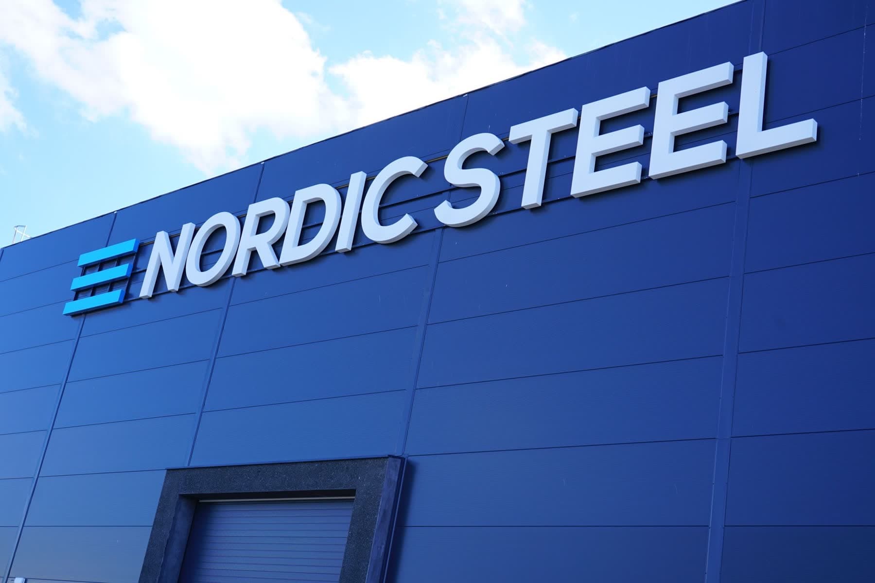 Nordic Steel fasade med store profilbokstaver